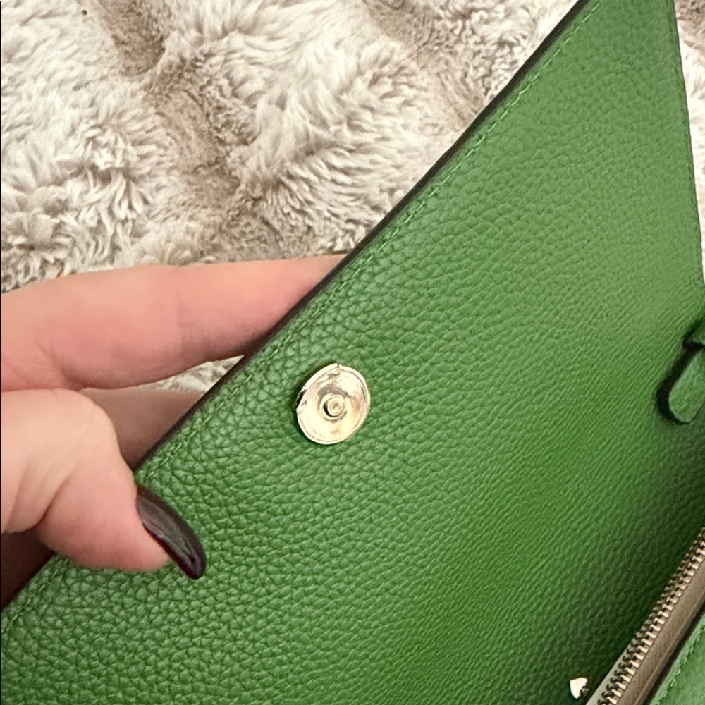 Kate Spade Green Leather Clutch with Gold Chain - Picture 9 of 13